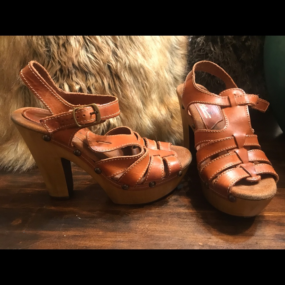 Chestnut brown Sbicca brand heels.